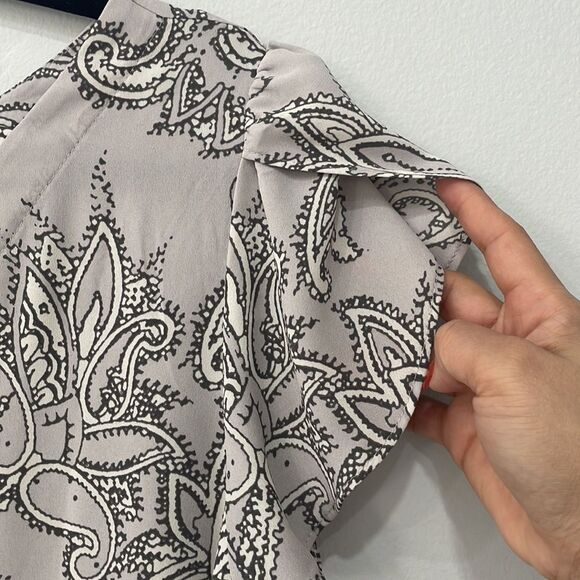 Loft Women’s Short / Cap Sleeve Blouse Paisley Print Size Small - Picture 5 of 9